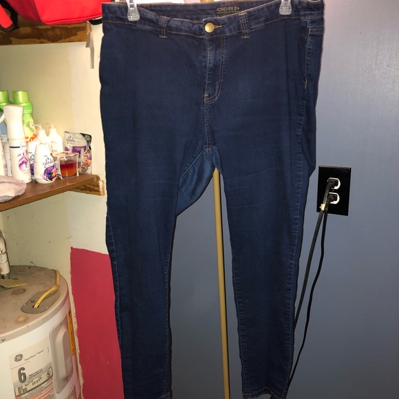 FOREVER21 SKINNY LEG JEANS - Picture 3 of 4